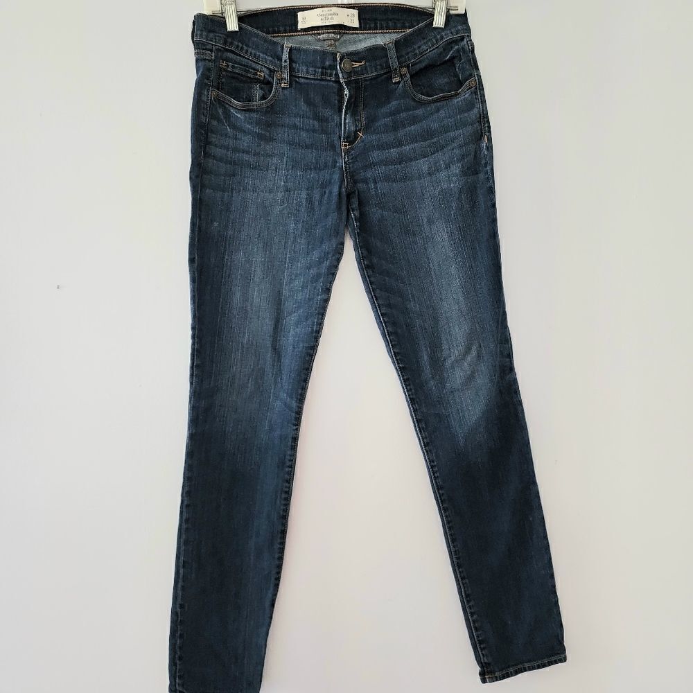 Abercrombie and Fitch jeans medium wash size 6R women's size 28x31